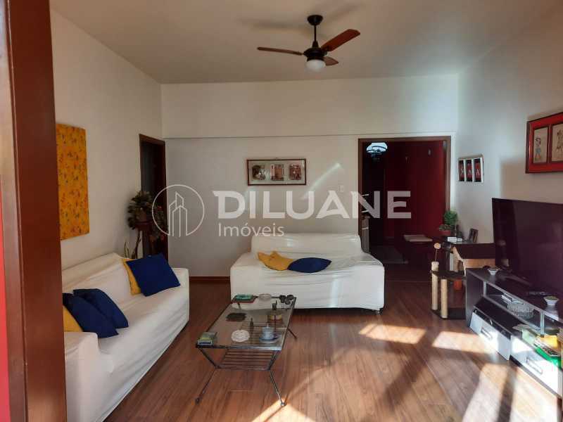 Apartamento para alugar com 3 quartos, 155m² - Foto 12