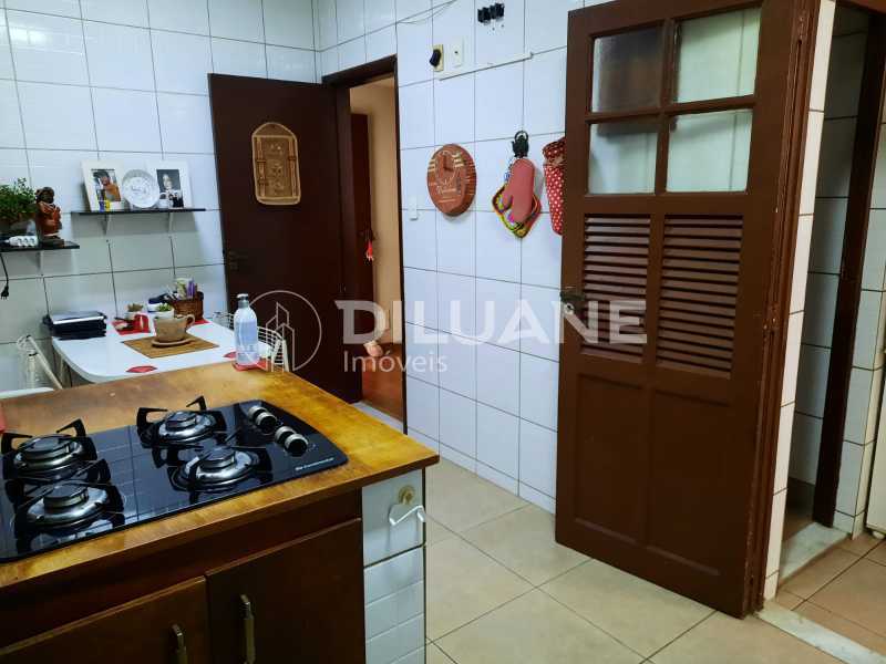 Apartamento para alugar com 3 quartos, 155m² - Foto 33