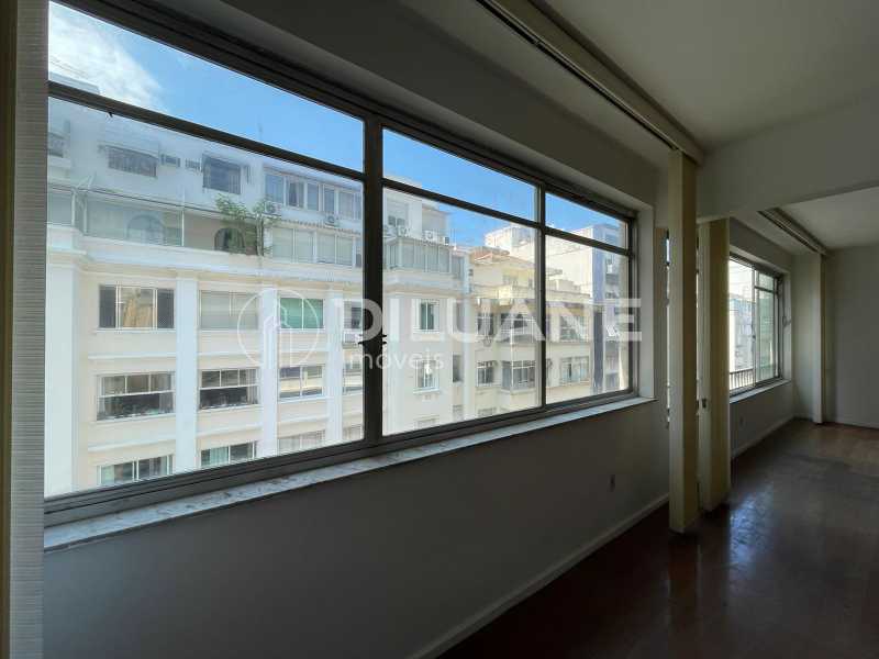 Apartamento à venda com 3 quartos, 287m² - Foto 4