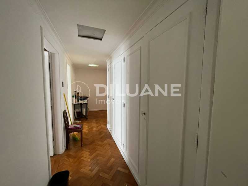 Apartamento à venda com 3 quartos, 287m² - Foto 45