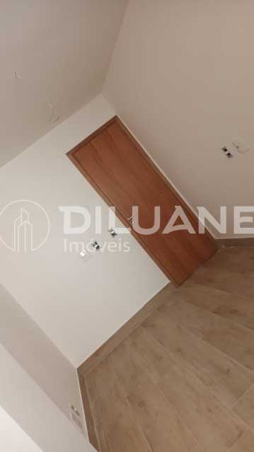 Apartamento à venda com 2 quartos, 79m² - Foto 2