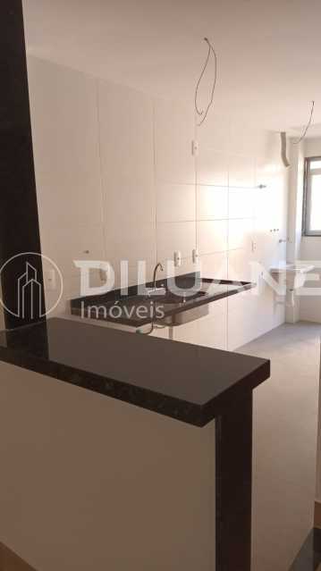 Apartamento à venda com 2 quartos, 79m² - Foto 10