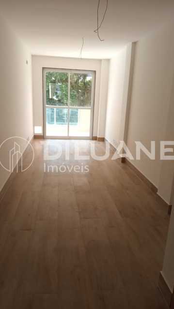 Apartamento à venda com 2 quartos, 72m² - Foto 9