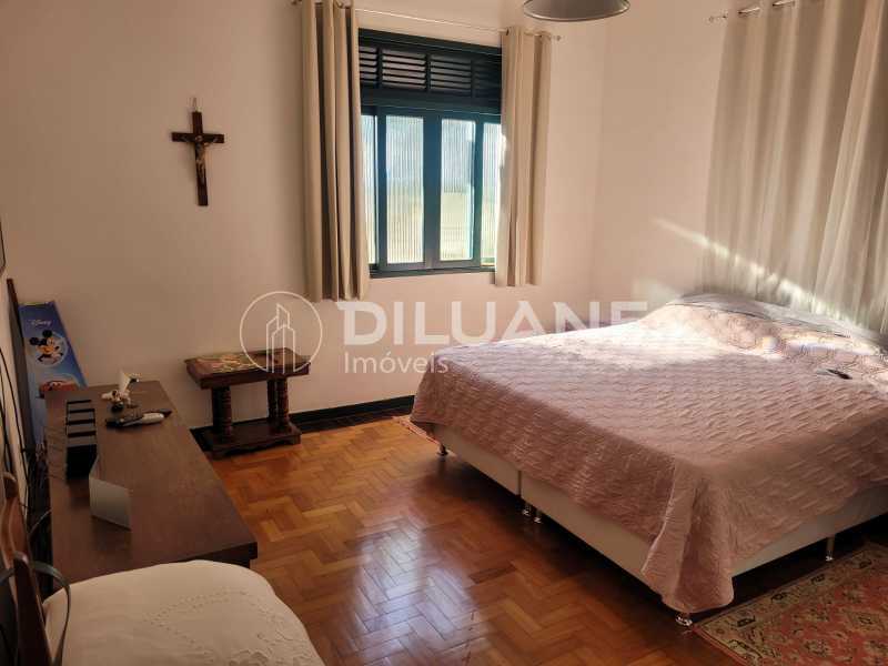 Casa à venda com 4 quartos, 400m² - Foto 26