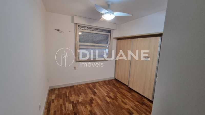 Apartamento à venda com 4 quartos, 155m² - Foto 2