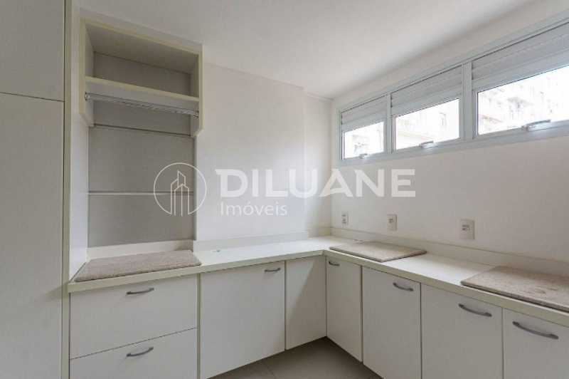 Apartamento à venda com 3 quartos, 210m² - Foto 7