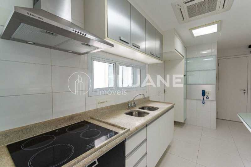 Apartamento à venda com 3 quartos, 210m² - Foto 16