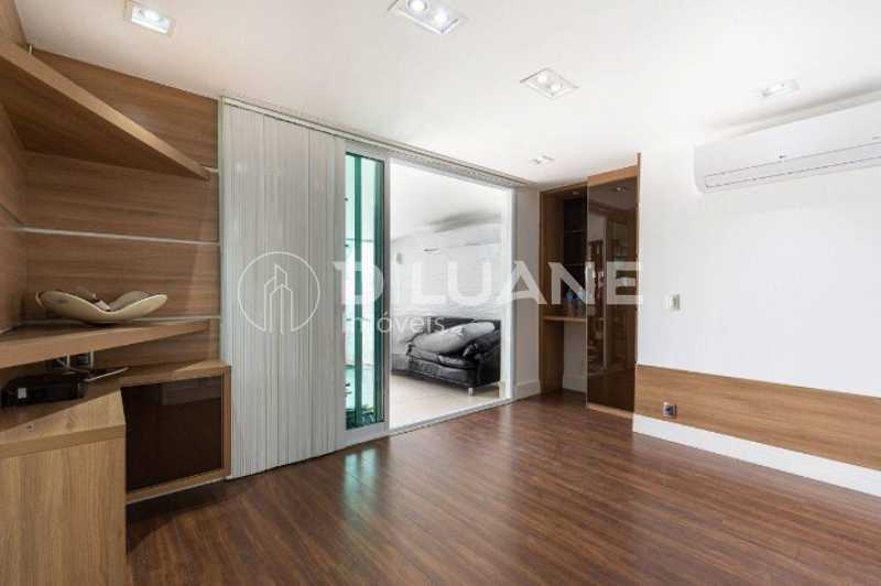 Apartamento à venda com 3 quartos, 210m² - Foto 17