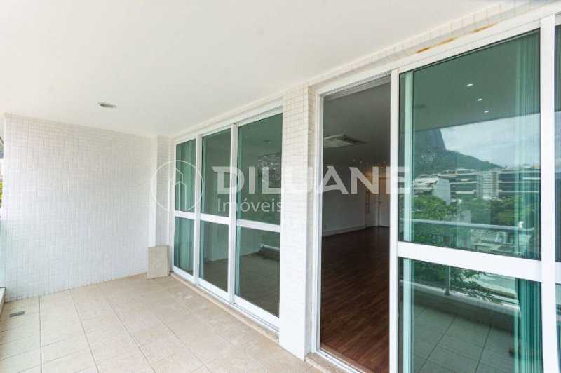 Apartamento à venda com 3 quartos, 210m² - Foto 21