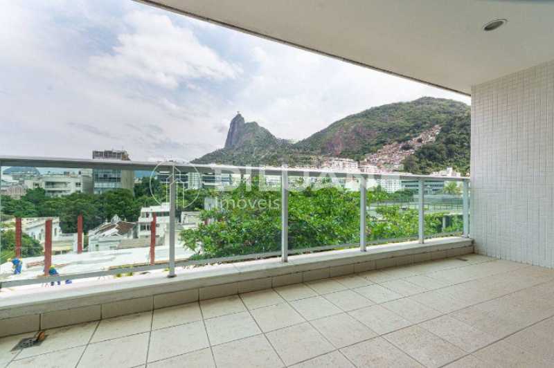 Apartamento à venda com 3 quartos, 210m² - Foto 4