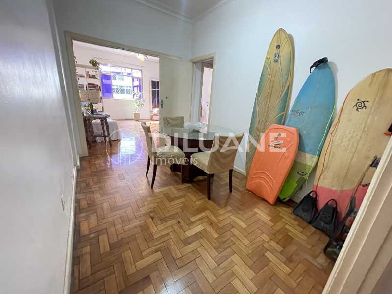 Apartamento à venda com 3 quartos, 156m² - Foto 3