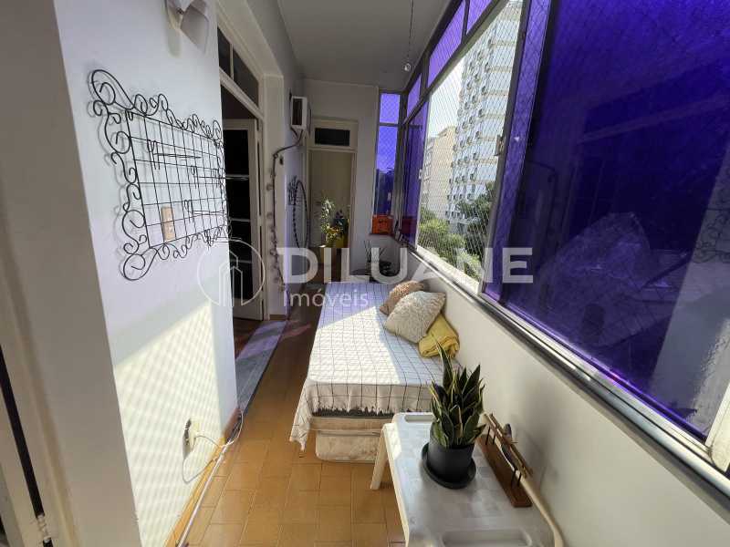 Apartamento à venda com 3 quartos, 156m² - Foto 13