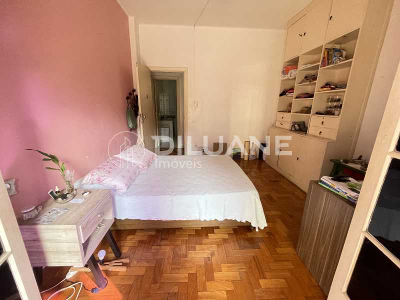 Apartamento à venda com 3 quartos, 156m² - Foto 19