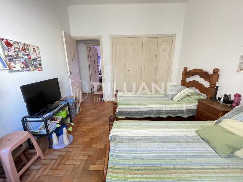 Apartamento à venda com 3 quartos, 156m² - Foto 27