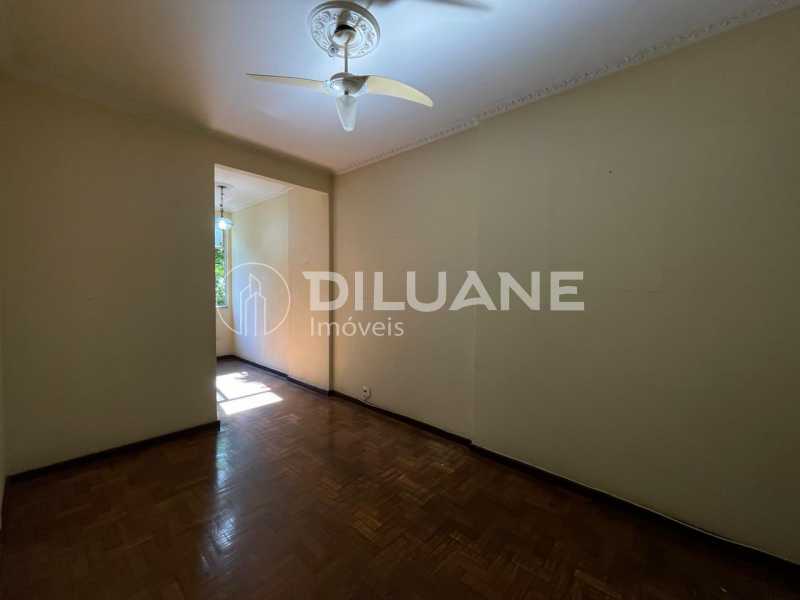 Apartamento à venda com 2 quartos, 76m² - Foto 11