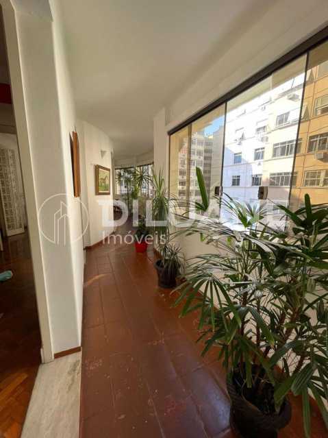 Apartamento à venda com 4 quartos, 225m² - Foto 1