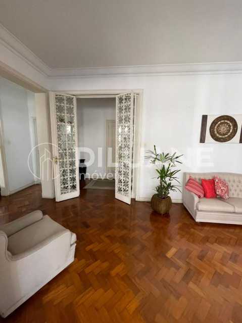 Apartamento à venda com 4 quartos, 225m² - Foto 3