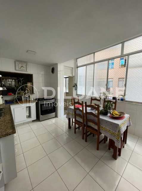 Apartamento à venda com 4 quartos, 225m² - Foto 11