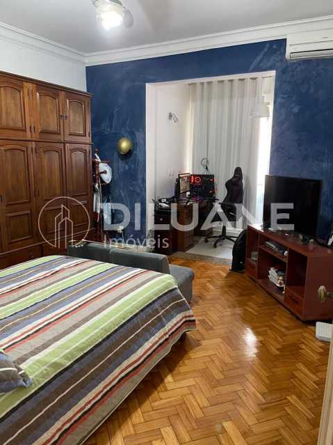 Apartamento à venda com 4 quartos, 225m² - Foto 14