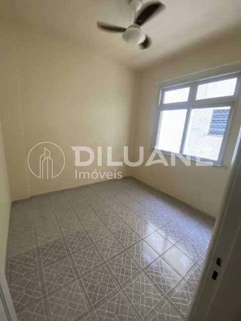 Apartamento à venda com 2 quartos, 68m² - Foto 2