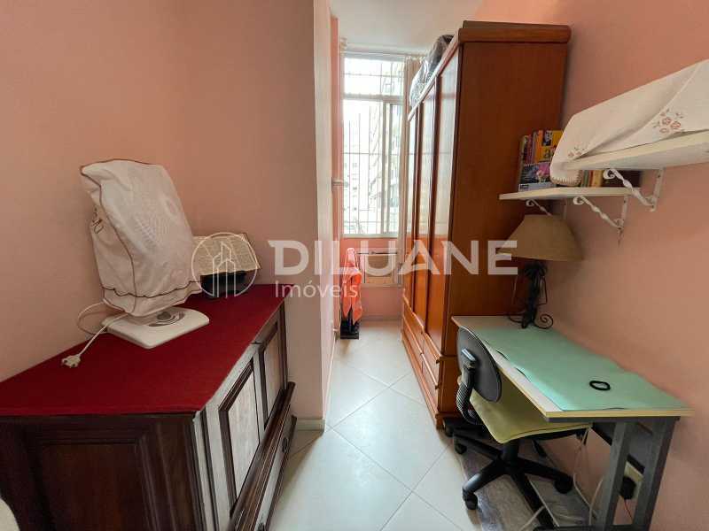 Apartamento à venda com 2 quartos, 70m² - Foto 9