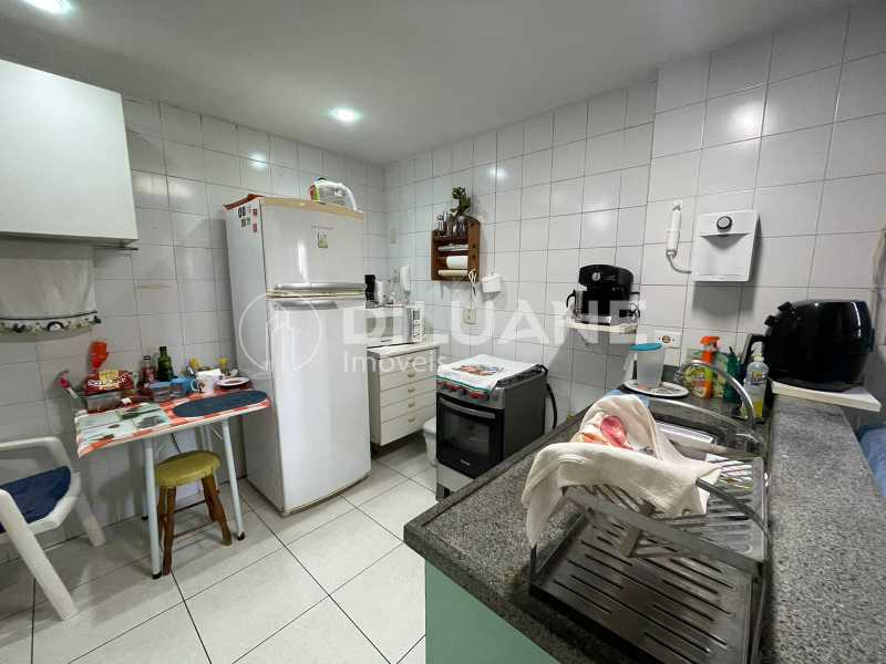 Apartamento à venda com 2 quartos, 70m² - Foto 17