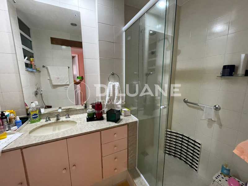 Apartamento à venda com 2 quartos, 70m² - Foto 18