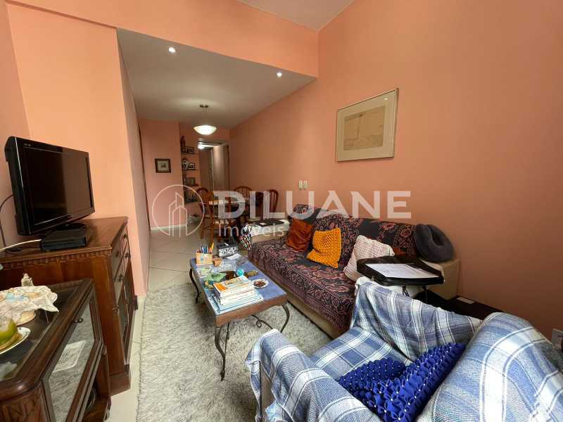 Apartamento à venda com 2 quartos, 70m² - Foto 4