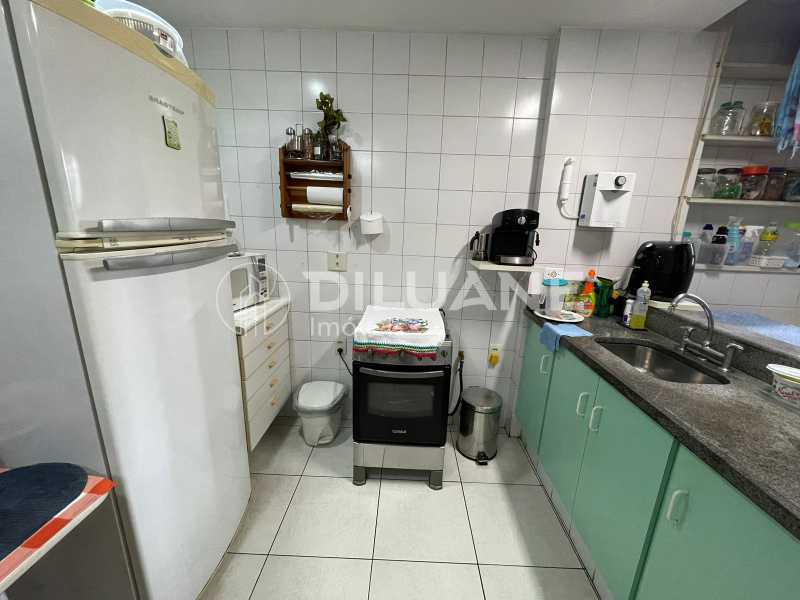 Apartamento à venda com 2 quartos, 70m² - Foto 24