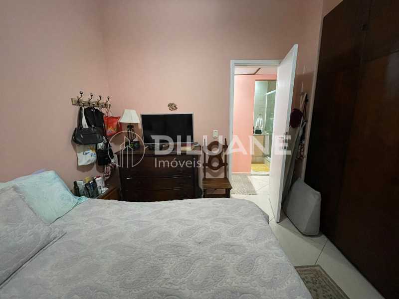 Apartamento à venda com 2 quartos, 70m² - Foto 12