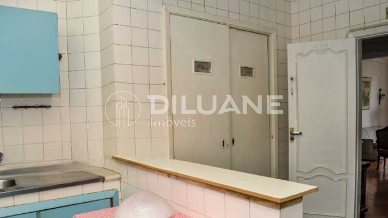 Apartamento à venda com 3 quartos, 175m² - Foto 18