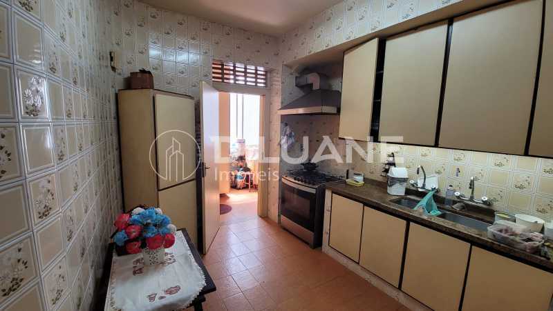 Apartamento à venda com 4 quartos, 180m² - Foto 17