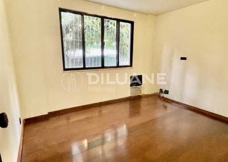 Apartamento à venda com 3 quartos, 137m² - Foto 25