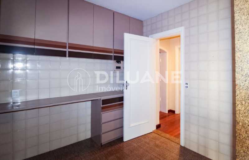 Apartamento à venda com 4 quartos, 235m² - Foto 20