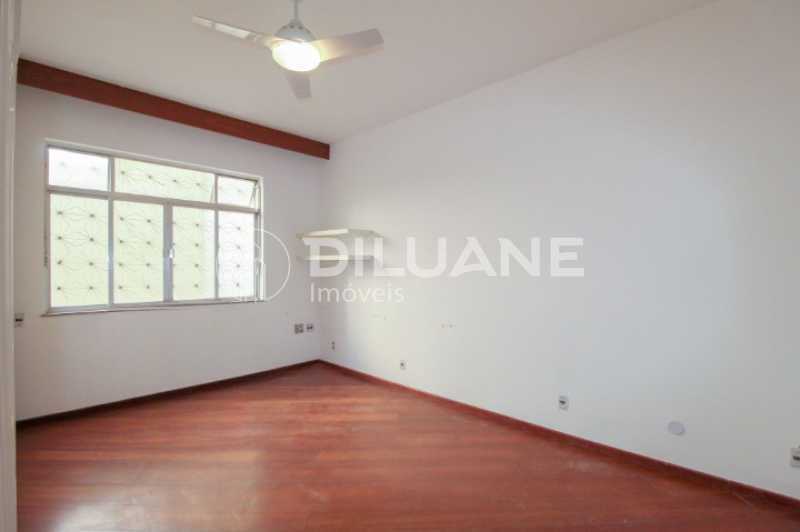 Apartamento à venda com 4 quartos, 235m² - Foto 7