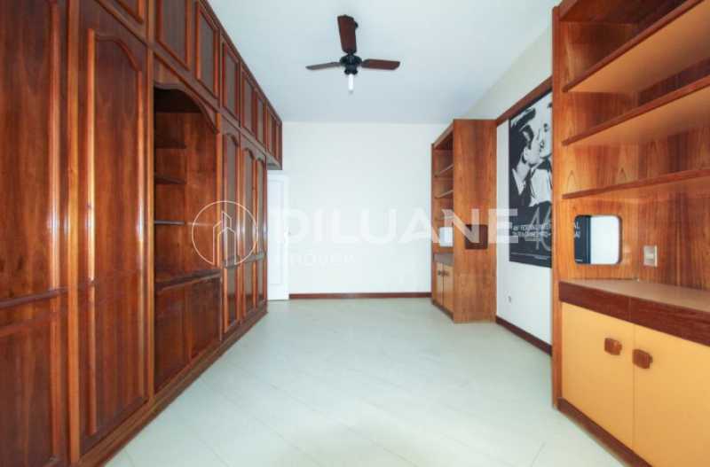 Apartamento à venda com 4 quartos, 235m² - Foto 28