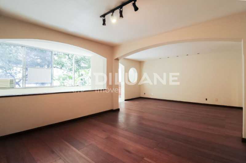 Apartamento à venda com 4 quartos, 235m² - Foto 1