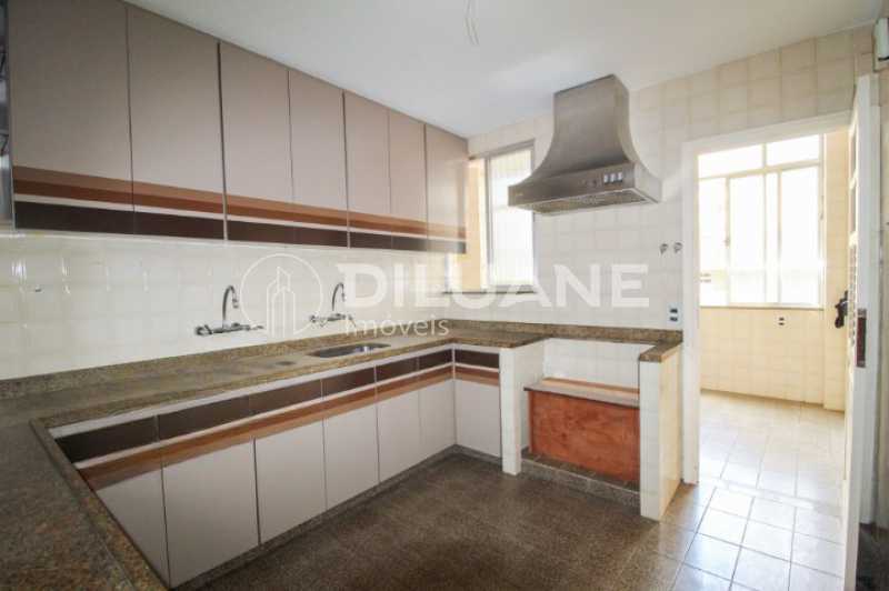 Apartamento à venda com 4 quartos, 235m² - Foto 31