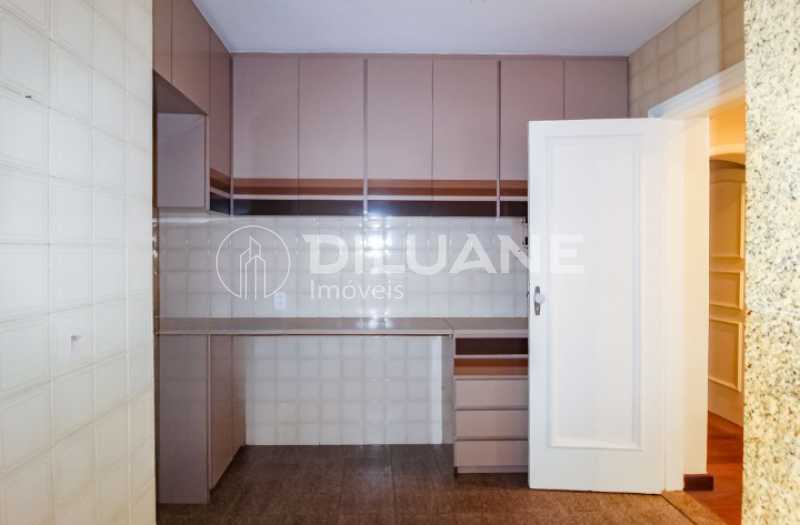 Apartamento à venda com 4 quartos, 235m² - Foto 32