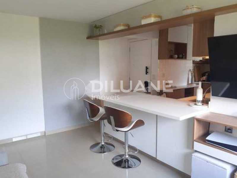 Apartamento à venda com 2 quartos, 69m² - Foto 2