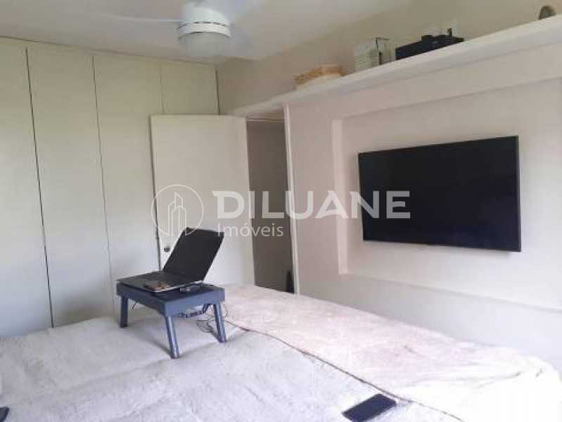 Apartamento à venda com 2 quartos, 69m² - Foto 32