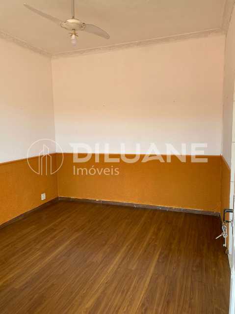 Apartamento à venda com 1 quarto, 34m² - Foto 2