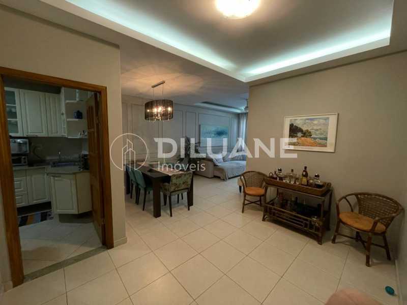 Apartamento à venda com 3 quartos, 120m² - Foto 3