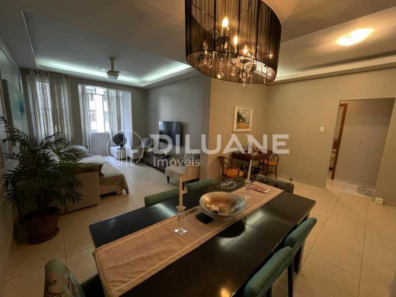 Apartamento à venda com 3 quartos, 120m² - Foto 1