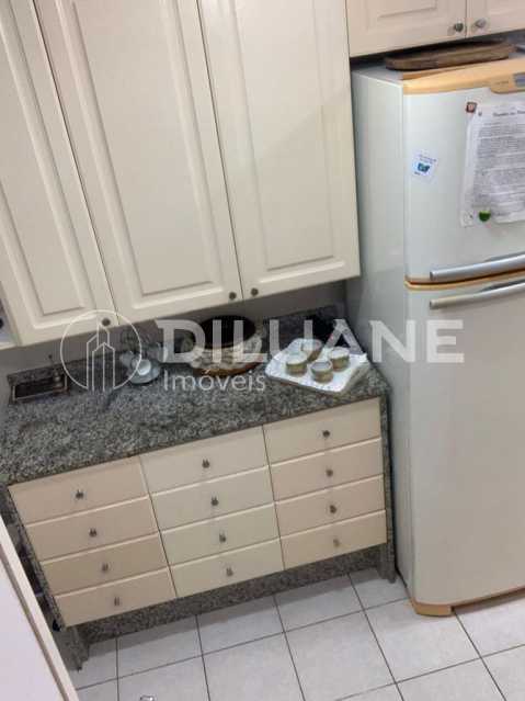 Apartamento à venda com 2 quartos, 100m² - Foto 22