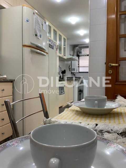 Apartamento à venda com 2 quartos, 100m² - Foto 26