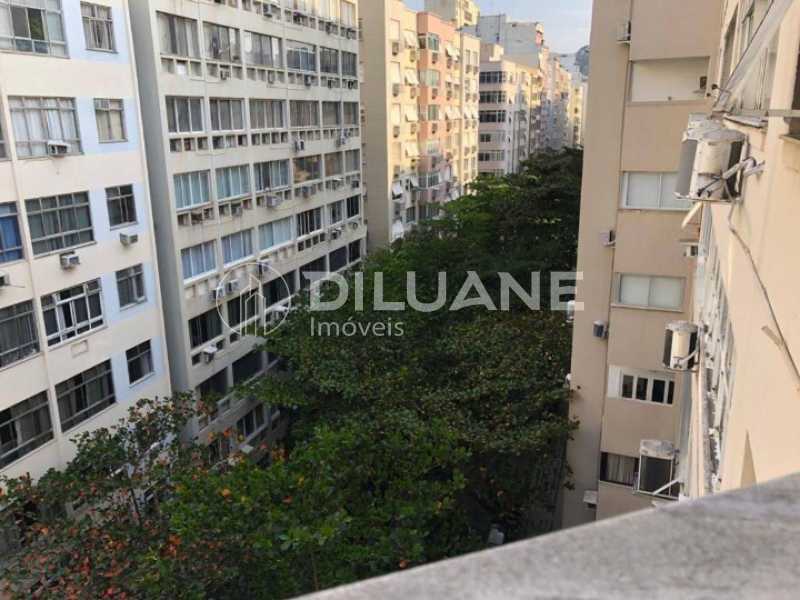 Apartamento à venda com 3 quartos, 133m² - Foto 2