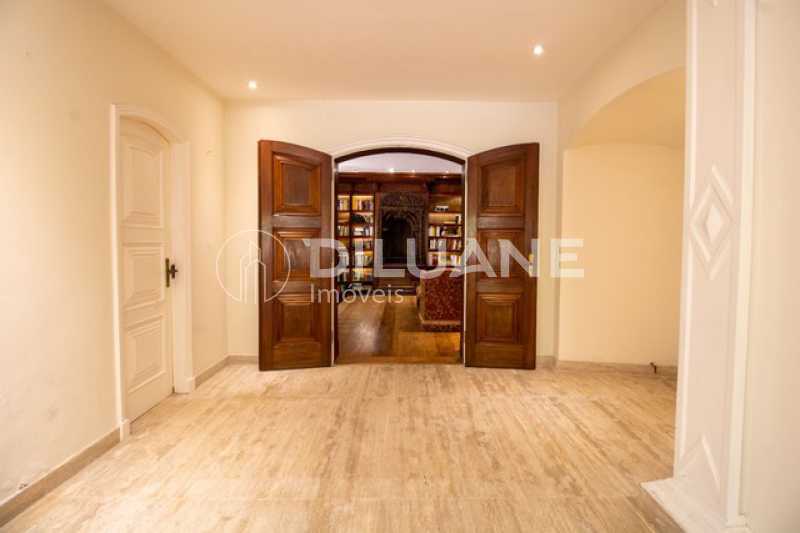 Casa à venda com 5 quartos, 1640m² - Foto 17