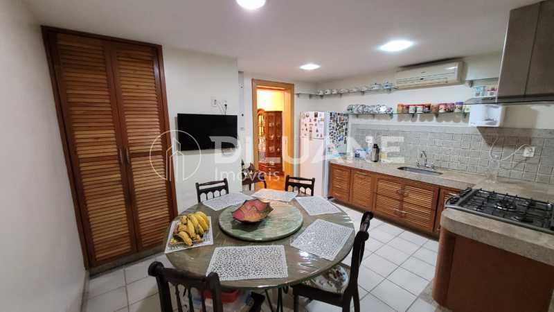 Apartamento à venda com 4 quartos, 160m² - Foto 1