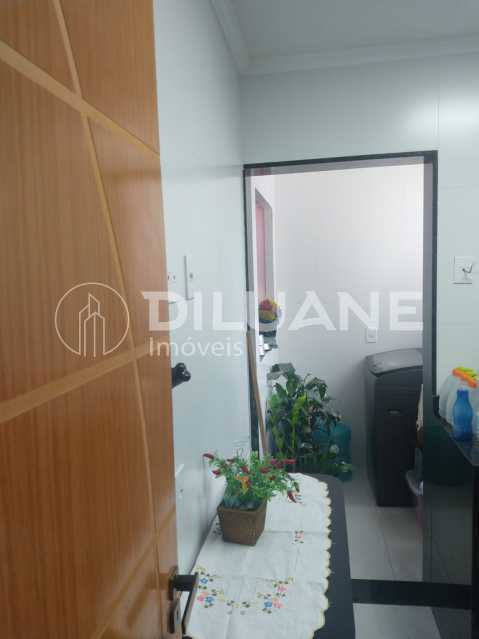 Apartamento à venda com 2 quartos, 88m² - Foto 2